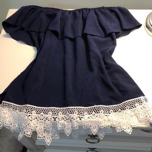 Sleeveless navy shirt